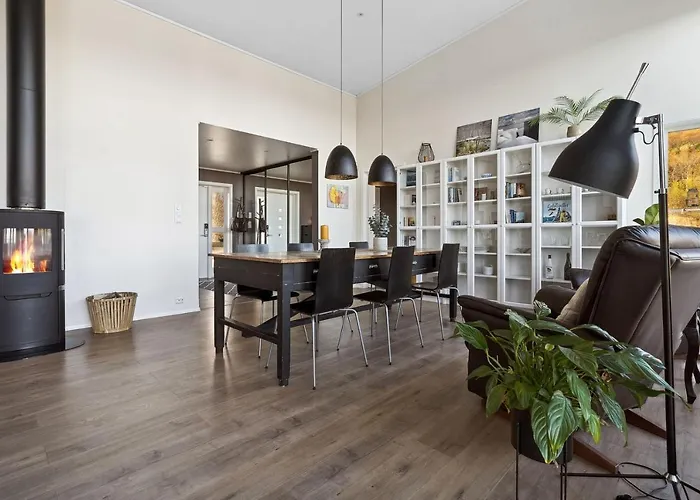 Large In Lofoten With Fantastic Views - 4 Bedrooms And 9 Beds. Villa Stamsund
