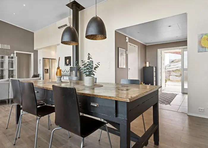 Large In Lofoten With Fantastic Views - 4 Bedrooms And 9 Beds.