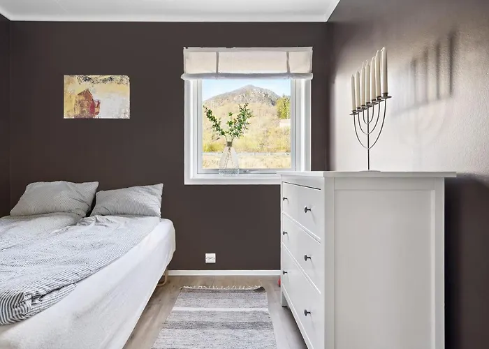 Villa Large In Lofoten With Fantastic Views - 4 Bedrooms And 9 Beds.