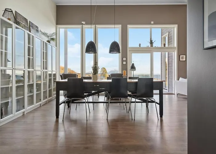Large In Lofoten With Fantastic Views - 4 Bedrooms And 9 Beds. Villa Stamsund