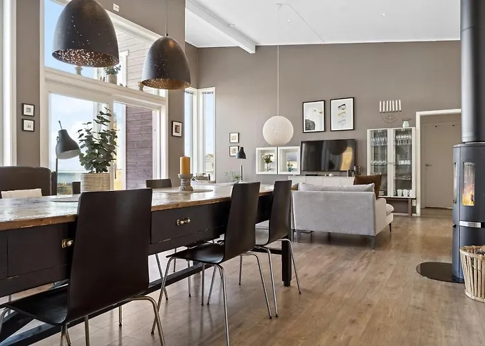 Large In Lofoten With Fantastic Views - 4 Bedrooms And 9 Beds. Villa Stamsund